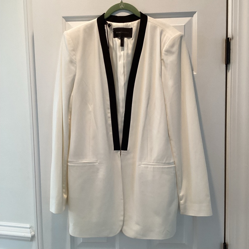 NWT BCBGMaxAzria White Blazer with Black Contrast Lapel, L